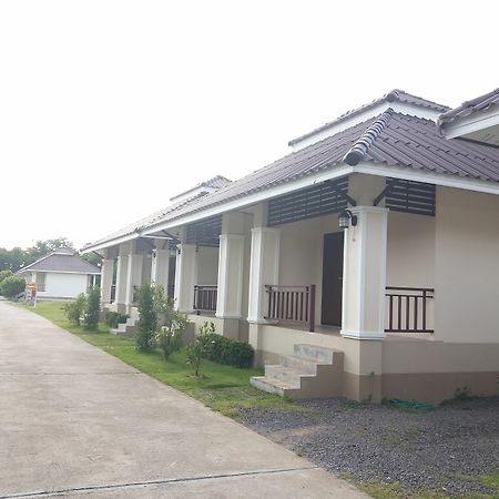 Samsiri Resort Korat Nakhonratcsaszima Kültér fotó